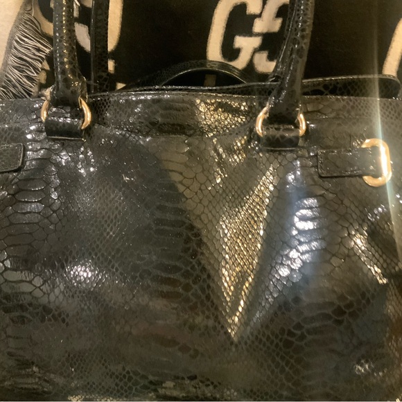 Micheal Kors Purse - Picture 5 of 9